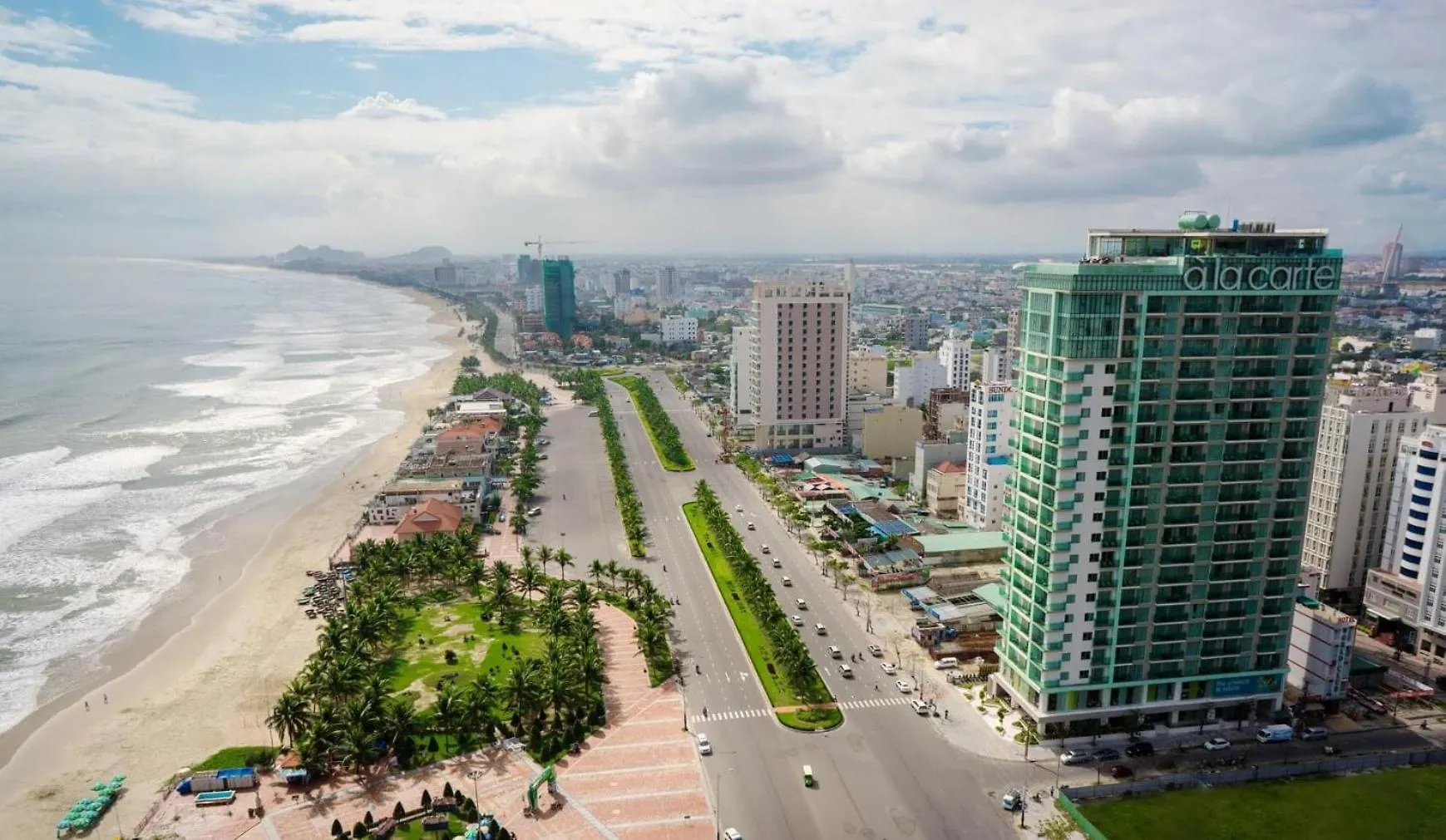 Apartment 2 Bed Room By Ala Carte Da Nang-My Khe Beach,Balcony Sea View,Rooftop Pool, Pickup Airport Vietnam