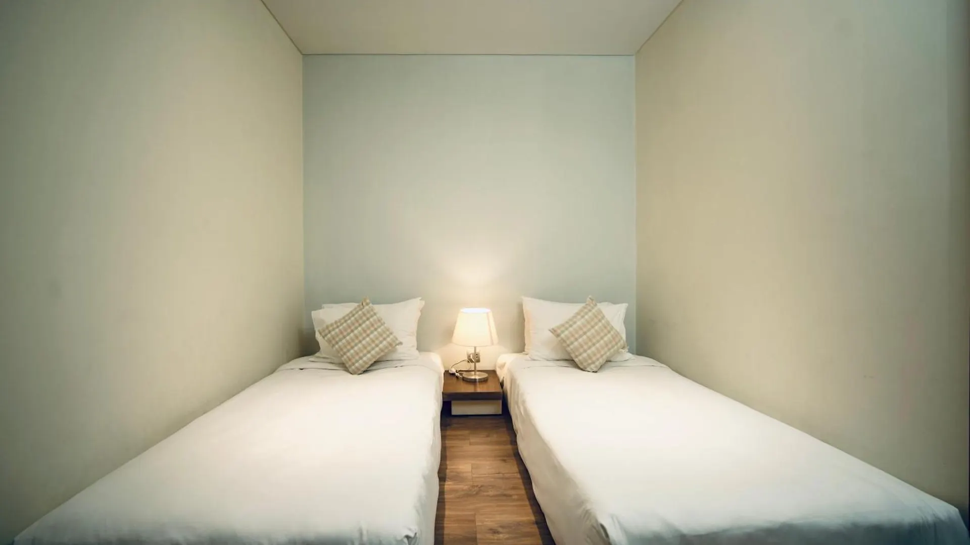 Apartment 2 Bed Room By Ala Carte Da Nang-My Khe Beach,Balcony Sea View,Rooftop Pool, Pickup Airport Vietnam