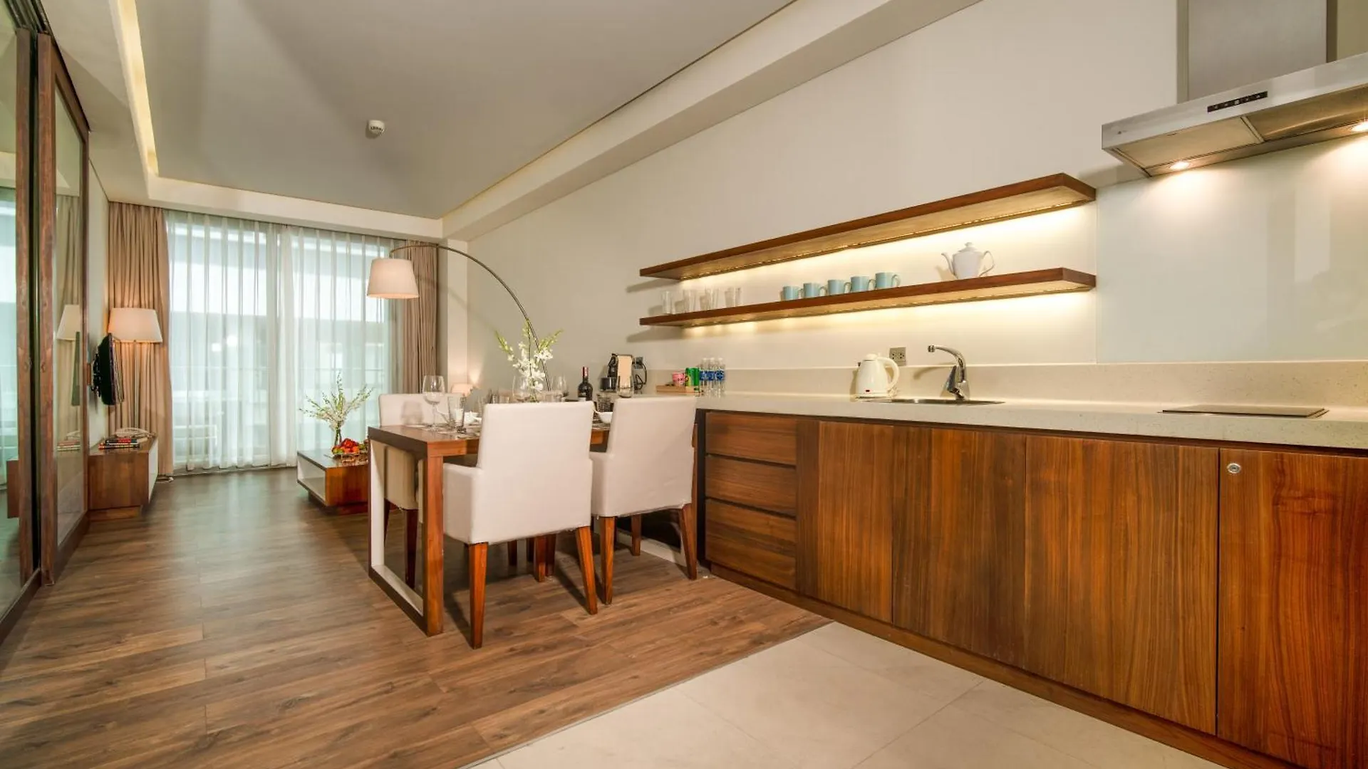 Apartment 2 Bed Room By Ala Carte Da Nang-My Khe Beach,Balcony Sea View,Rooftop Pool, Pickup Airport
