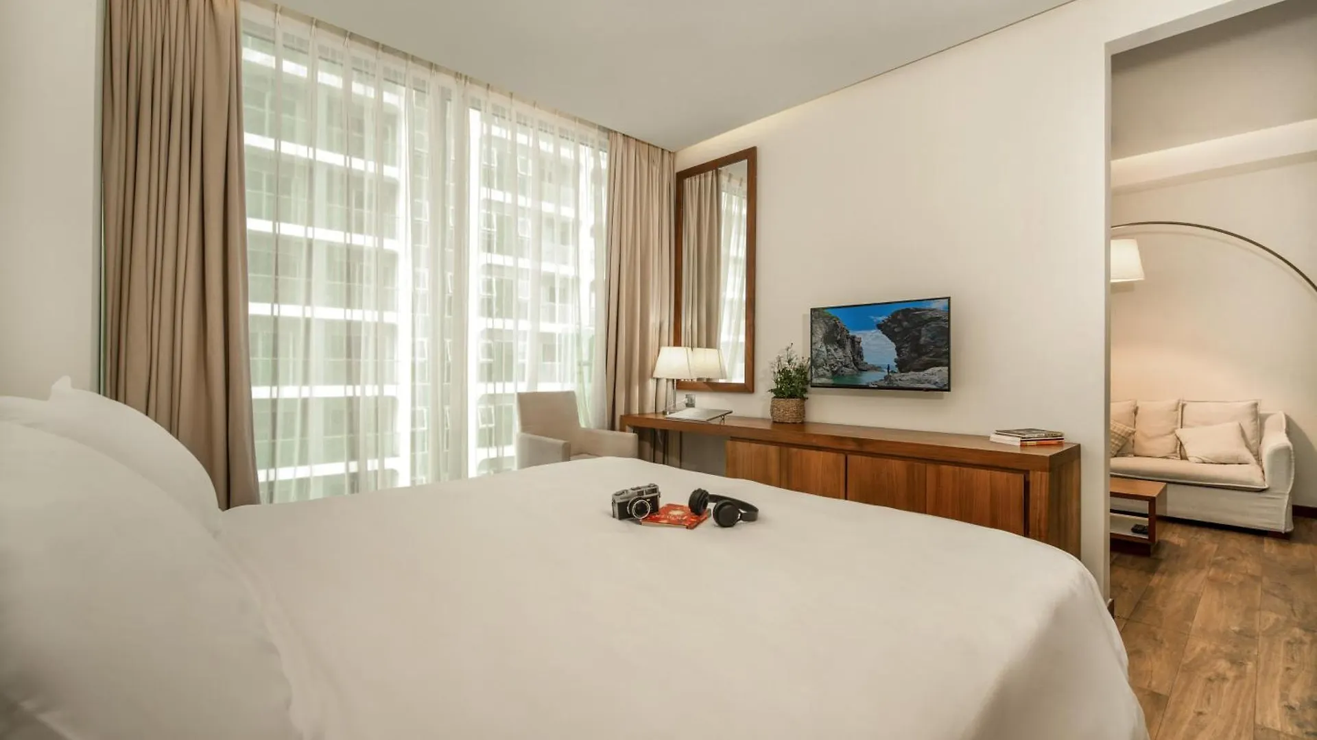 Apartment 2 Bed Room By Ala Carte Da Nang-My Khe Beach,Balcony Sea View,Rooftop Pool, Pickup Airport