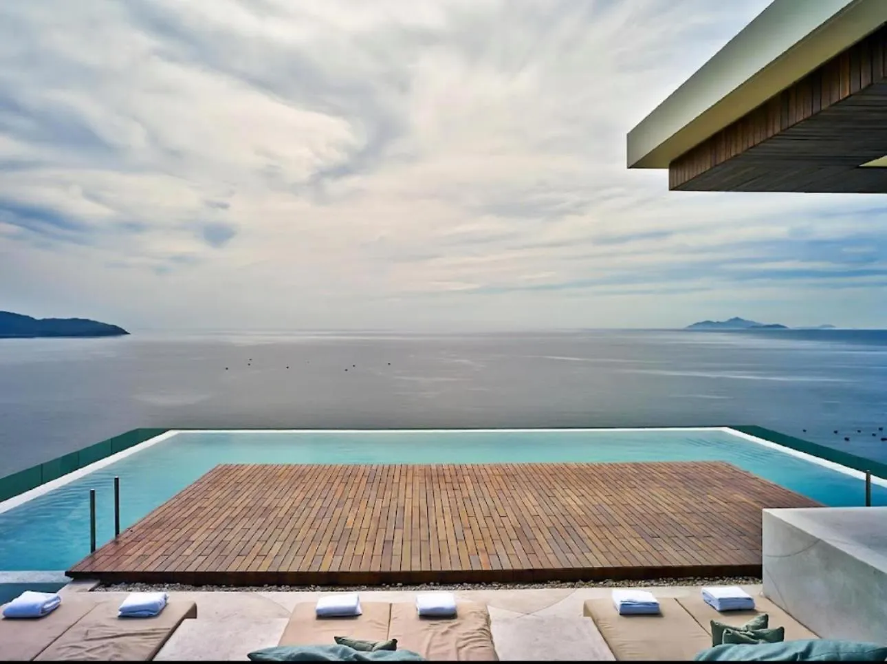 Apartment 2 Bed Room By Ala Carte Da Nang-My Khe Beach,Balcony Sea View,Rooftop Pool, Pickup Airport