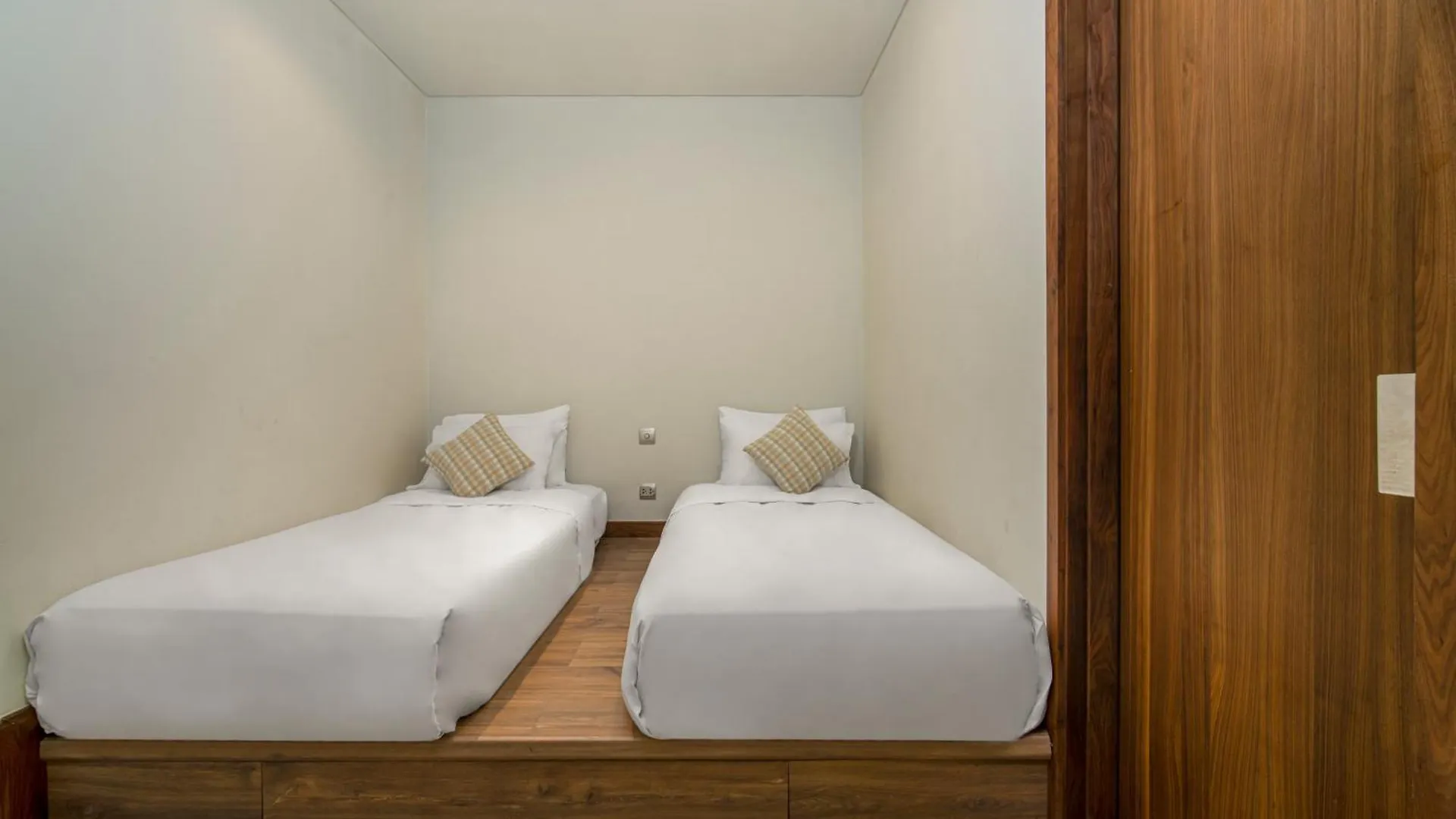 Apartment 2 Bed Room By Ala Carte Da Nang-My Khe Beach,Balcony Sea View,Rooftop Pool, Pickup Airport Vietnam