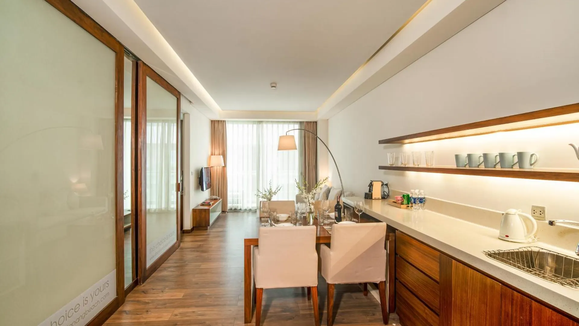 Apartment 2 Bed Room By Ala Carte Da Nang-My Khe Beach,Balcony Sea View,Rooftop Pool, Pickup Airport Vietnam