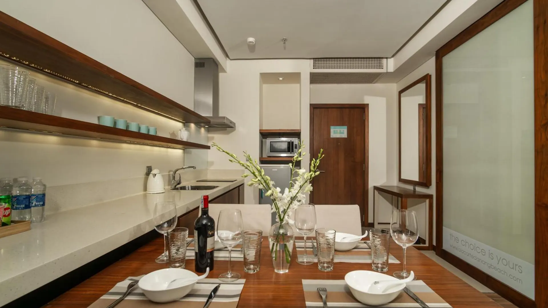 Apartment 2 Bed Room By Ala Carte Da Nang-My Khe Beach,Balcony Sea View,Rooftop Pool, Pickup Airport Vietnam